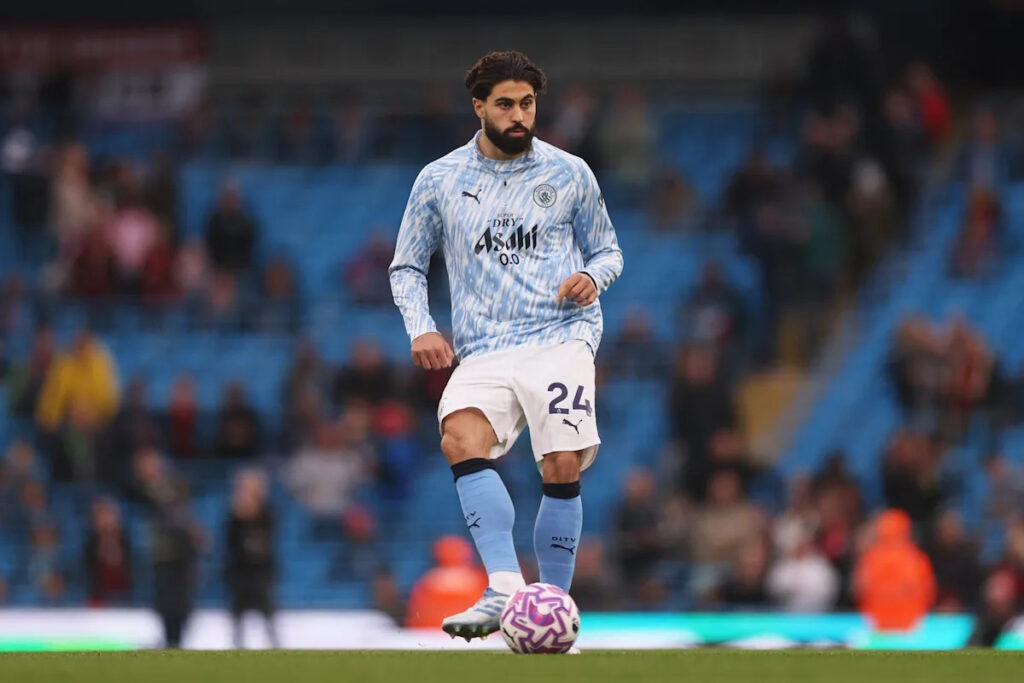 Barcelona admire Manchester City mainstay, could make a move if a defender leaves – report Barcelona admire Manchester City mainstay, could make a move if a defender leaves – report