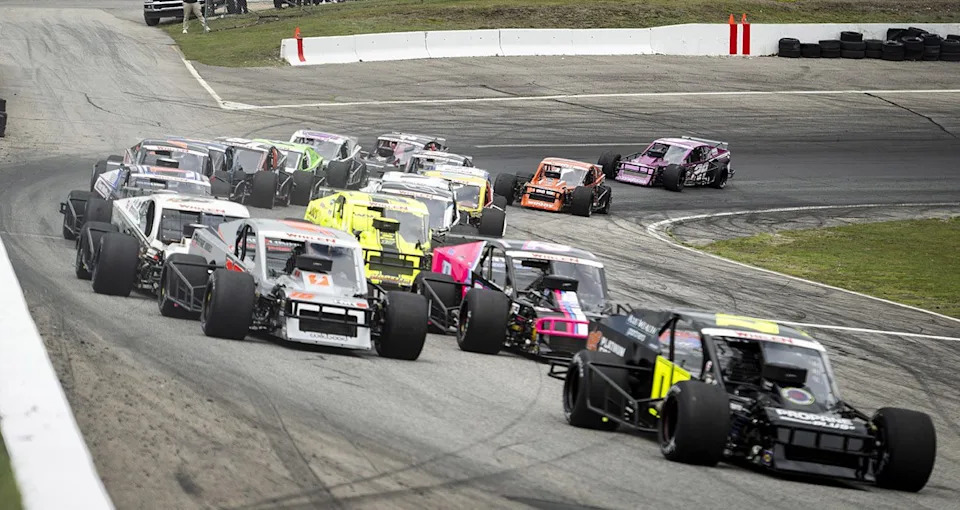 The green flag is waved during the Thunder in the Mountains 200 for the NASCAR Whelen Modified Tour at White Mountain Motorsports Park in North Woodstock, New Hampshire on Saturday, July 29, 2025. (Jaiden Tripi/ARCA Racing)