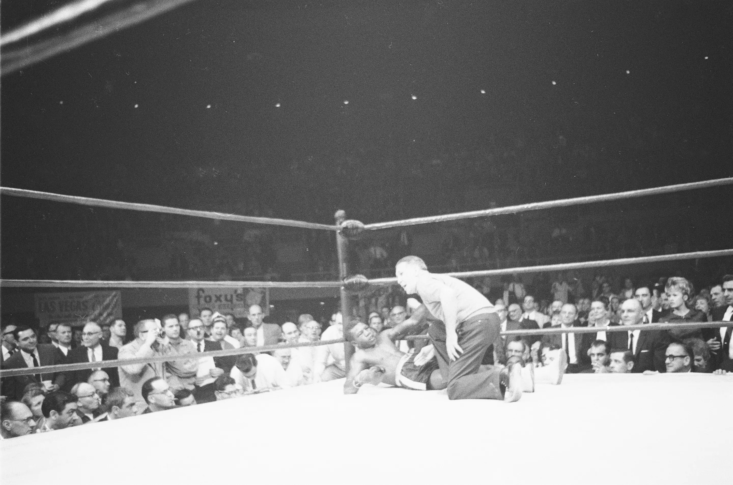 UNITED STATES - DECEMBER 09: Boxing: NBA World Middleweight Title, Benny Kid Paret with referee after knockout vs Gene Fullmer at Convention Center, Las Vegas, NV 12/9/1961 (Photo by Marvin E. Newman/Sports Illustrated via Getty Images) (SetNumber: X8151 TK7 F32)