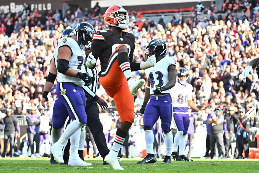 NFL free agency: News on 2 former* Browns defensive ends NFL free agency: News on 2 former* Browns defensive ends