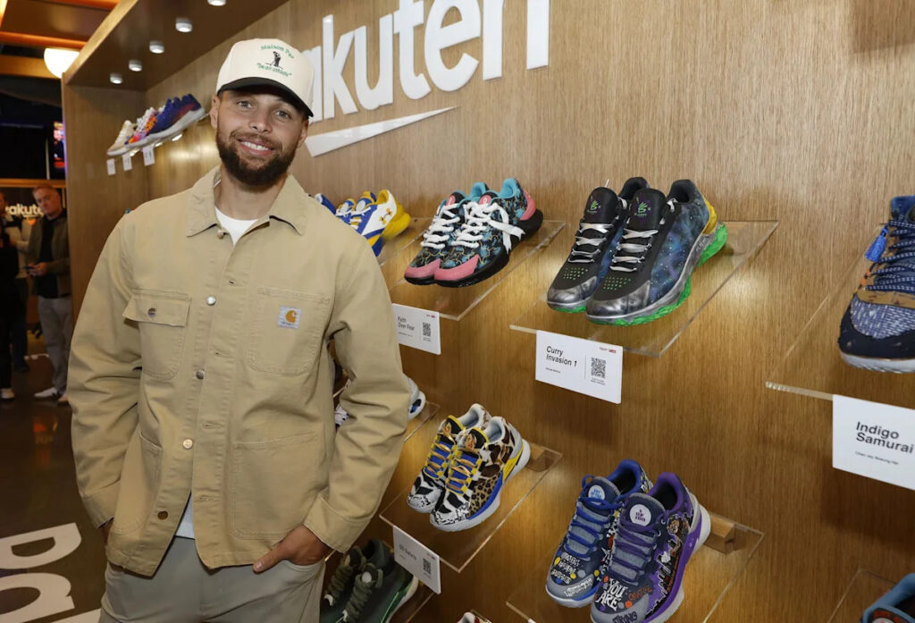 Warriors Steph Curry signs 10-year shoe deal with Li-Ning Warriors Steph Curry signs 10-year shoe deal with Li-Ning