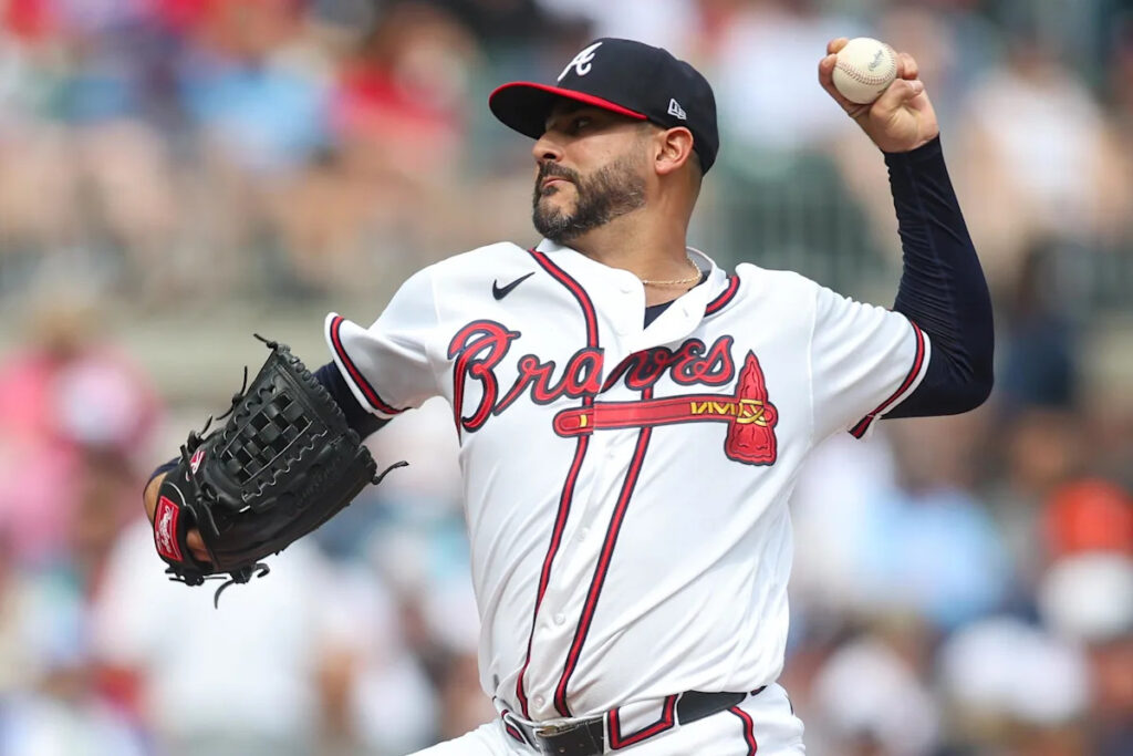 Martín Pérez takes the mound for the Braves against the Pirates