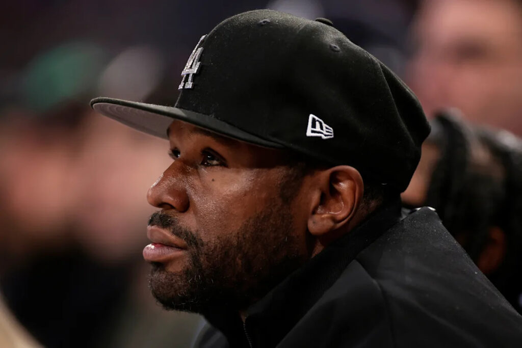Floyd Mayweather faces felony charges in Las Vegas Floyd Mayweather faces felony charges in Las Vegas