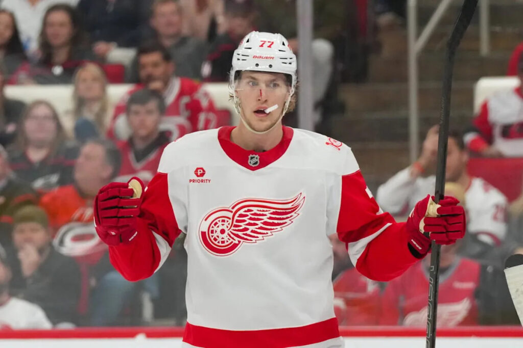 Red Wings Officially Tender Simon Edvinsson, Decline to Qualify Carter Mazur