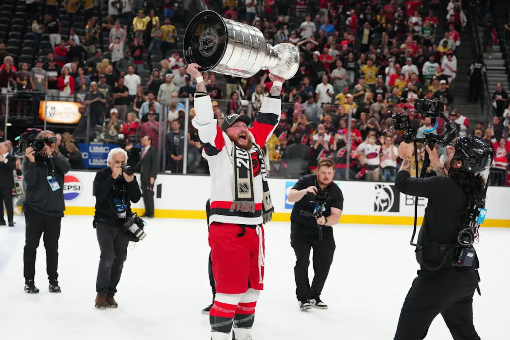 Ex-Flyers Tough Guy Signs Extension With Hurricanes During Stanley Cup Parade