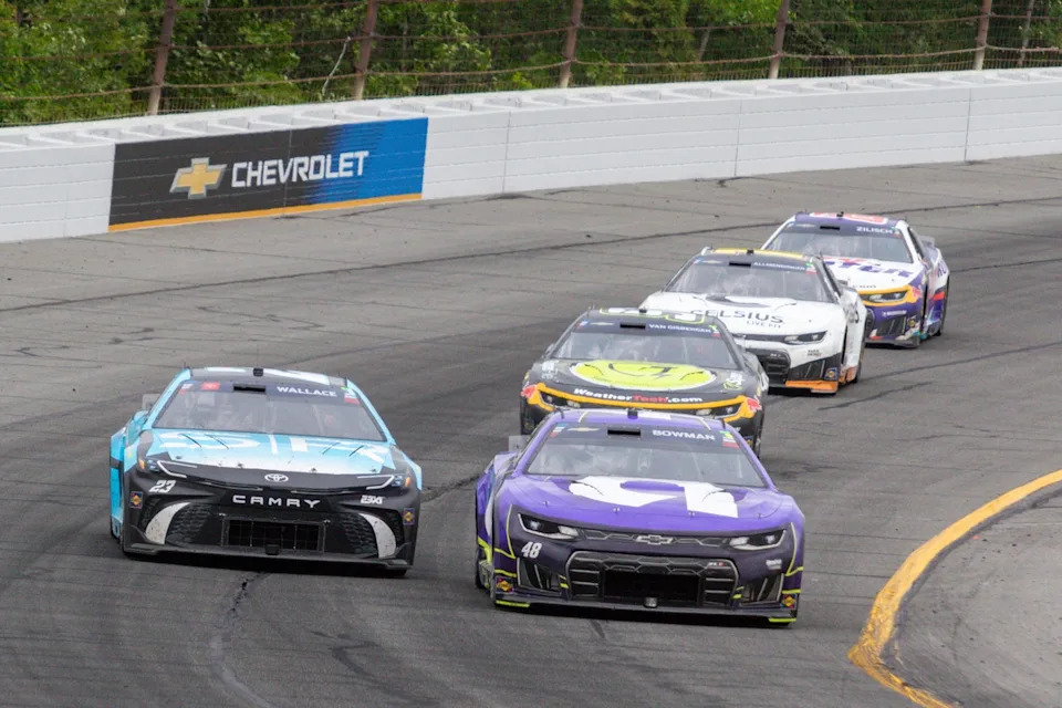 Bubba Wallace, 23XI Racing, Alex Bowman, Hendrick Motorsports