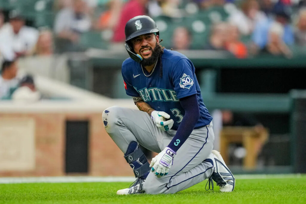 Mariners drop first game of road trip 7-3