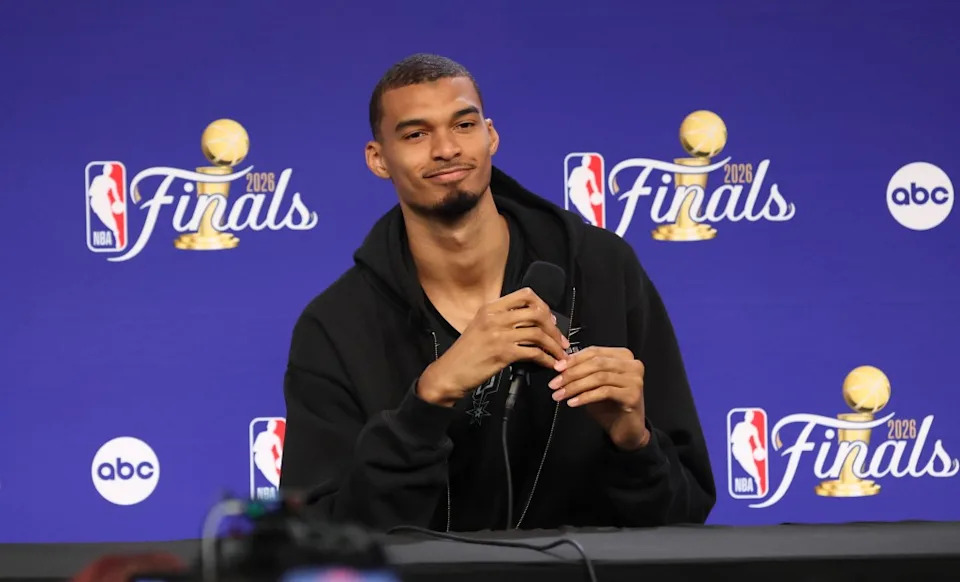 <a class="link " href="https://sports.yahoo.com/nba/teams/san-antonio/" data-i13n="sec:content-canvas;subsec:anchor_text;elm:context_link" data-ylk="slk:San Antonio Spurs;sec:content-canvas;subsec:anchor_text;elm:context_link;itc:0" data-yga="{"yLinkElement":"context_link","yModuleName":"content-canvas","yLinkText":"San Antonio Spurs","ySubModuleName":"anchor_text","yHasCommerce":false}">San Antonio Spurs</a> forward Victor Wembanyama speaking to the media at Madison Square Garden. Charles Wenzelberg / New York Post