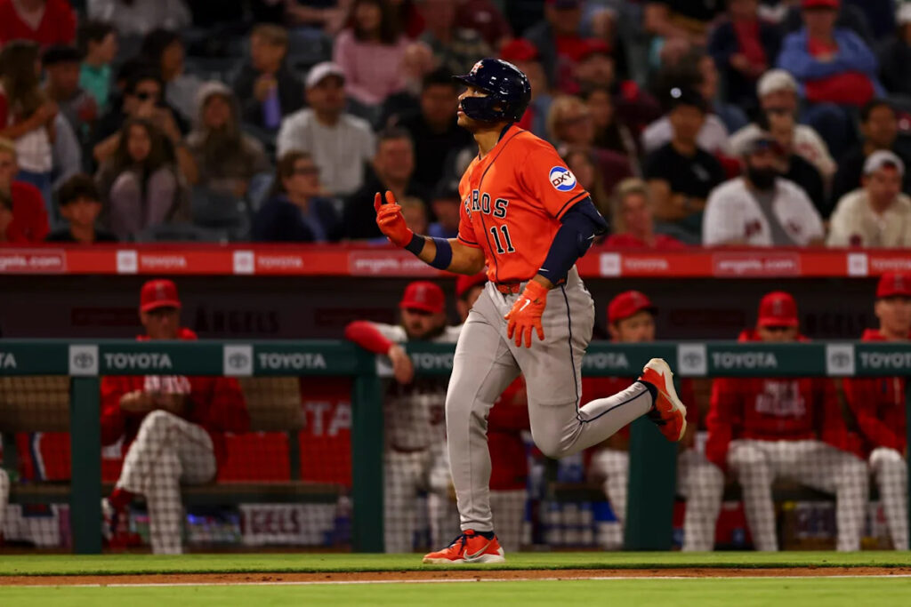 Astros Drop Series Finale to Angels 3-2 in 10 Astros Drop Series Finale to Angels 3-2 in 10