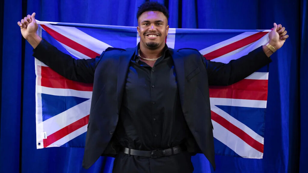 Bills eager to see what 350-pound former rugby player Travis Clayton can do on defense Bills eager to see what 350-pound former rugby player Travis Clayton can do on defense