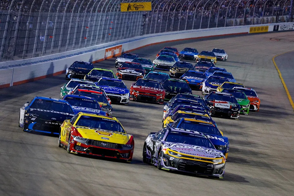 Shane van Gisbergen, Trackhouse Racing, Joey Logano, Team Penske