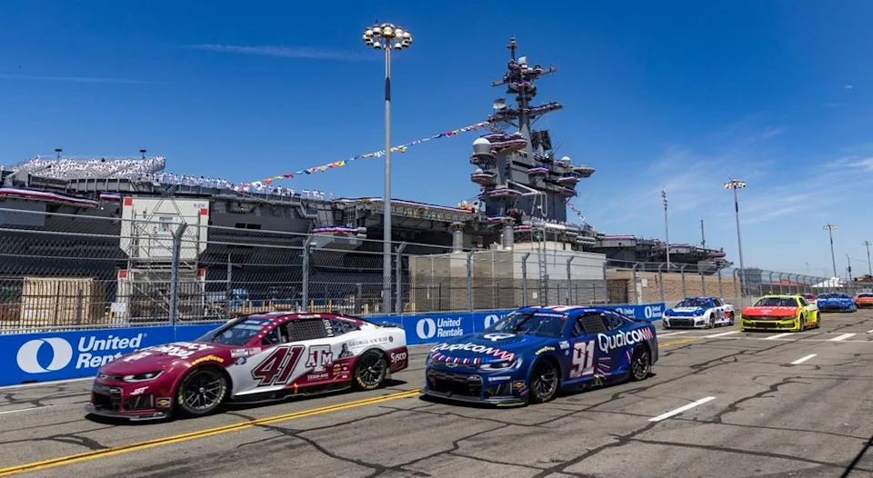 Kevin Magnussen, No. 91 Trackhouse Racing Chevrolet; Cole Custer, No. 41 Haas Factory Team Ford