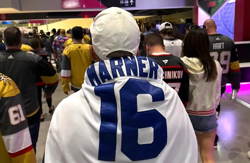 Al Sager wearing his Marner jersey the right way before flipping it aroud, courtesy Al Sager.