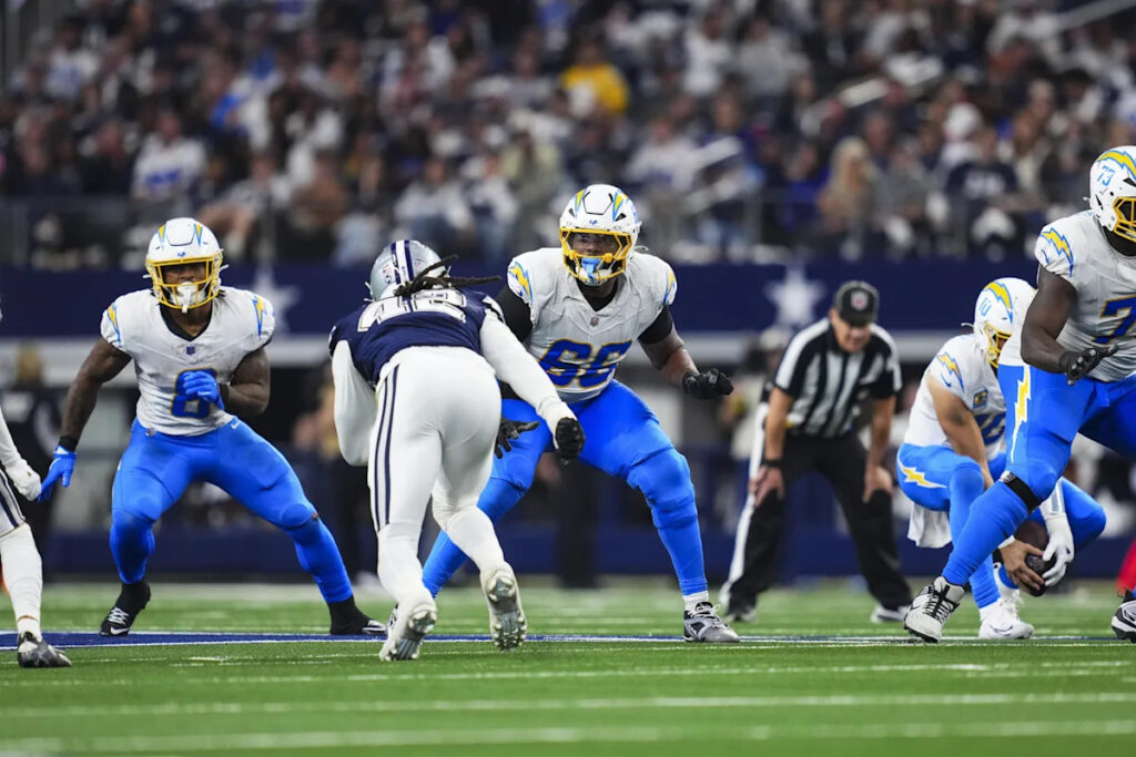 Seahawks sign veteran offensive tackle ahead of mandatory minicamp Seahawks sign veteran offensive tackle ahead of mandatory minicamp
