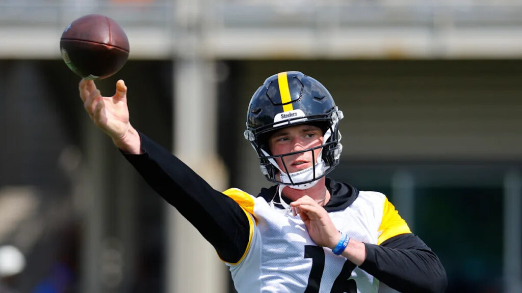 Drew Allar is being mentored by Aaron Rodgers Drew Allar is being mentored by Aaron Rodgers