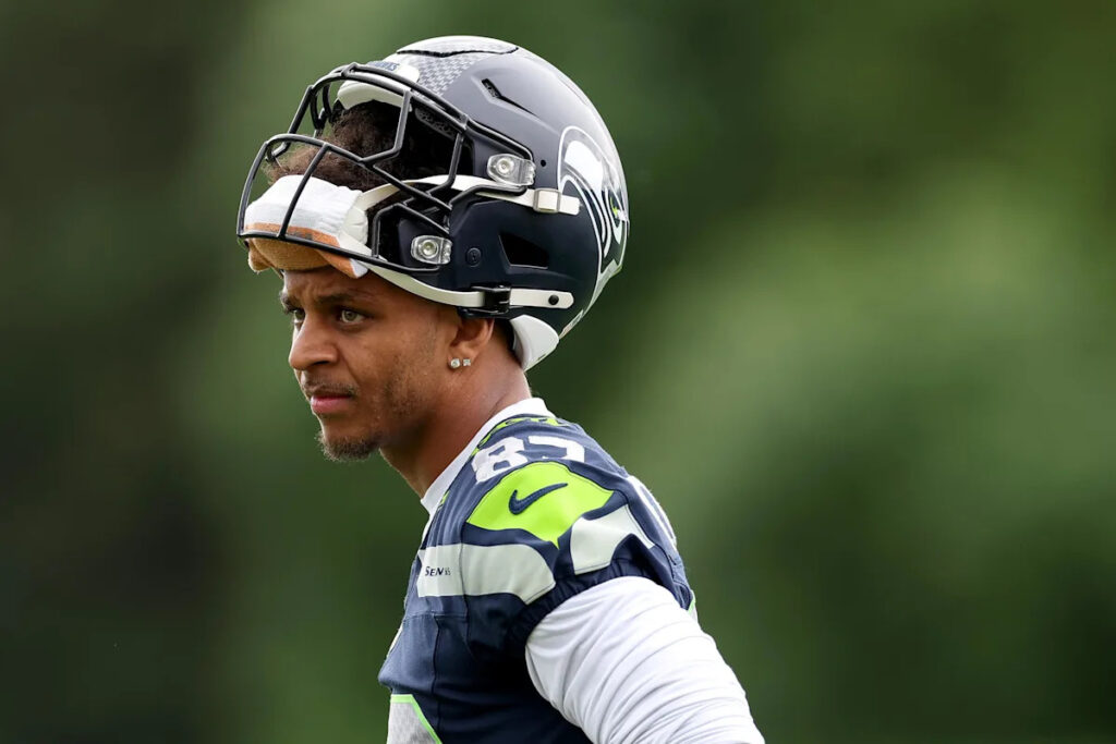 Steelers sign former Seahawks wide receiver