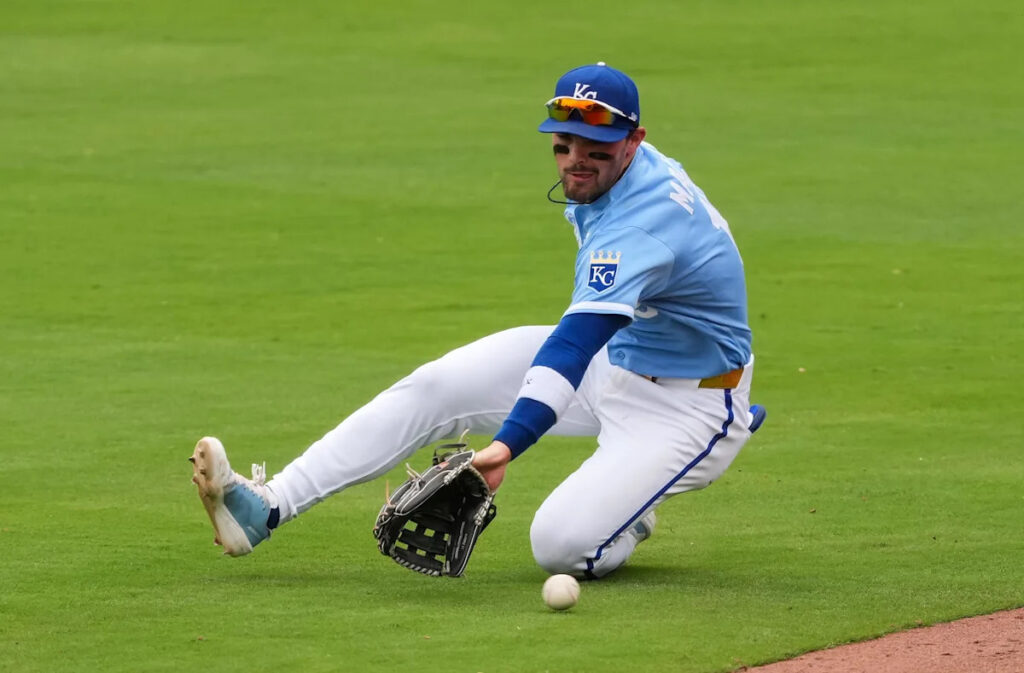 After rainless rain delay, Royals fall to Rangers to drop series