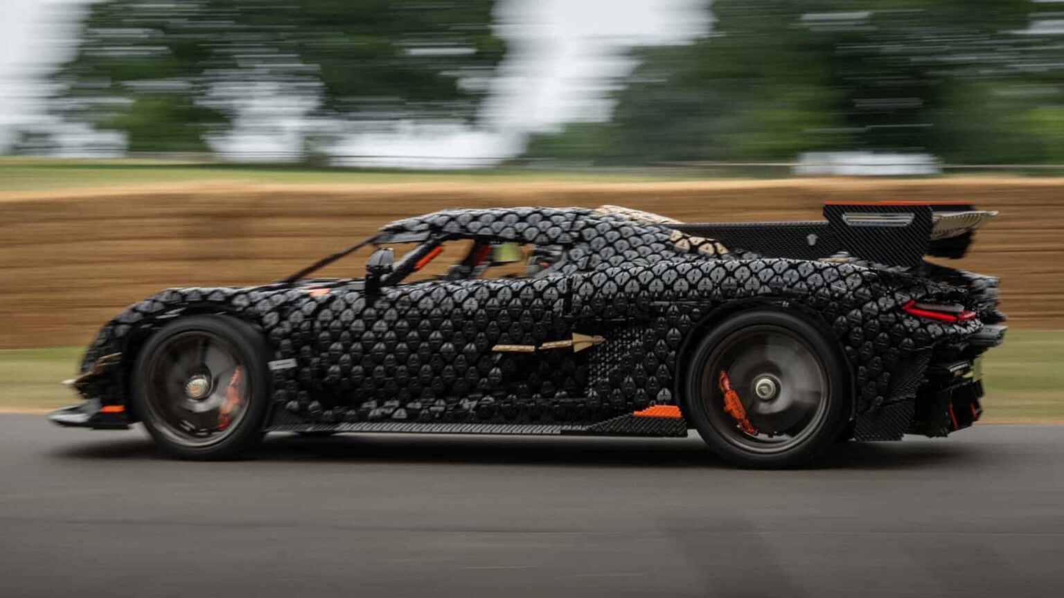 World’s Fastest Lego Car: Koenigsegg Hits 69 MPH World’s Fastest Lego Car: Koenigsegg Hits 69 MPH