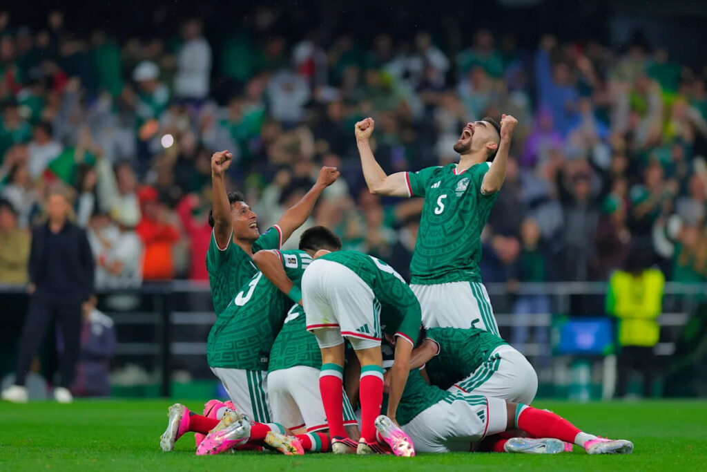 Mexico’s strong start powers it to 2-0 win over Ecuador to move to World Cup Round of 16