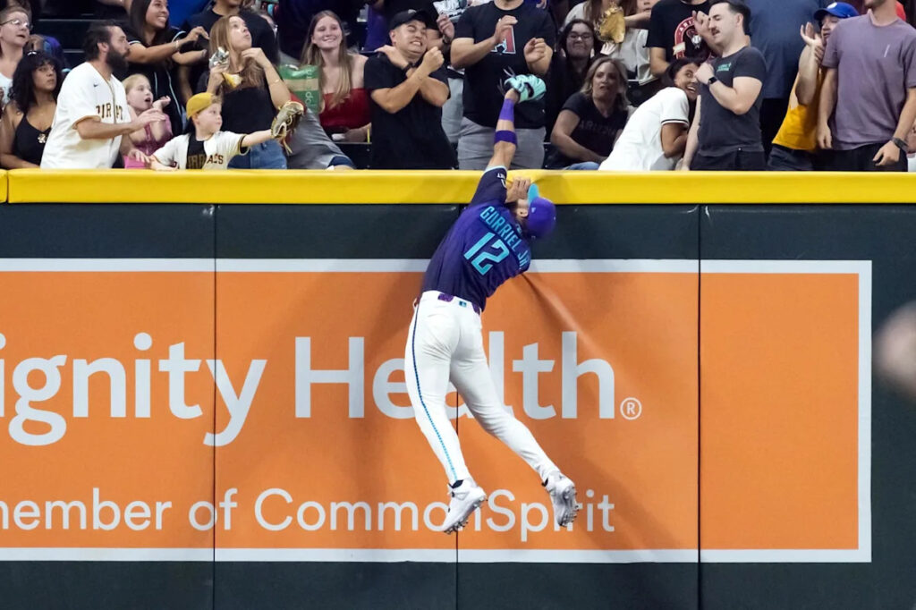 D-backs late miscue spells the difference in tight game with Brewers