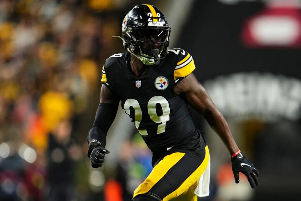 Former Steelers cornerback announces retirement
