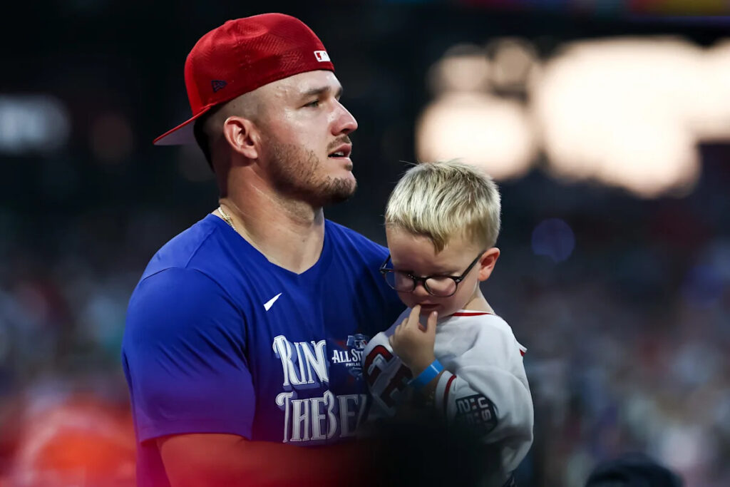 Mike Trout gets hometown hero treatment from Philadelphia fans at All-Star Game