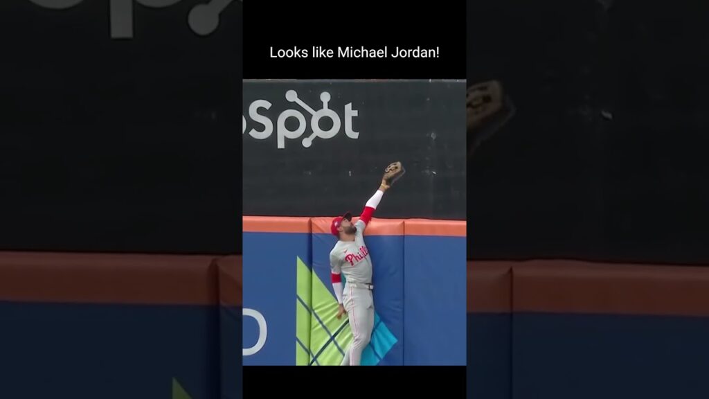 Derek Hill makes an incredible Home Run Robbery on Juan Soto #mlb #phillies #baseball