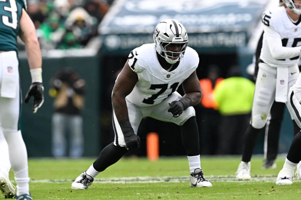 Las Vegas Raiders Mailbag: Could DJ Glaze improve similarly to Kolton Miller? Las Vegas Raiders Mailbag: Could DJ Glaze improve similarly to Kolton Miller?