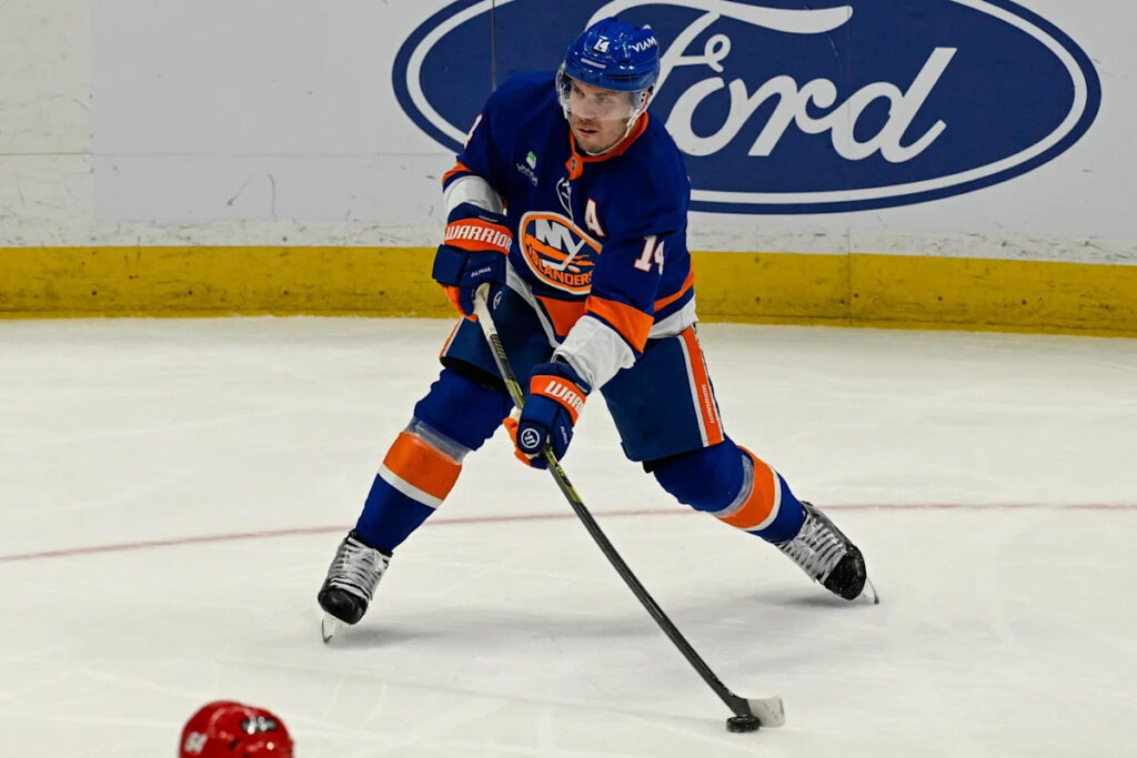 Bo Horvat Training With Islanders Prospect Kashawn Aitcheson