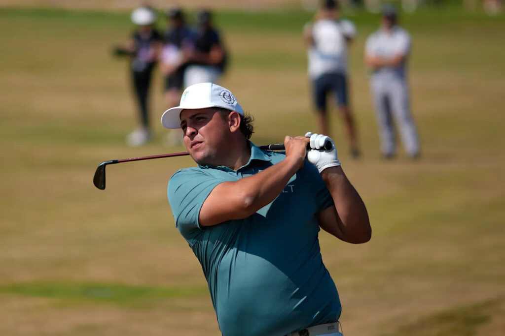 Argentine golfer at British Open makes ear-cup gesture to mimic Enzo’s World Cup goal celebration Argentine golfer at British Open makes ear-cup gesture to mimic Enzo’s World Cup goal celebration