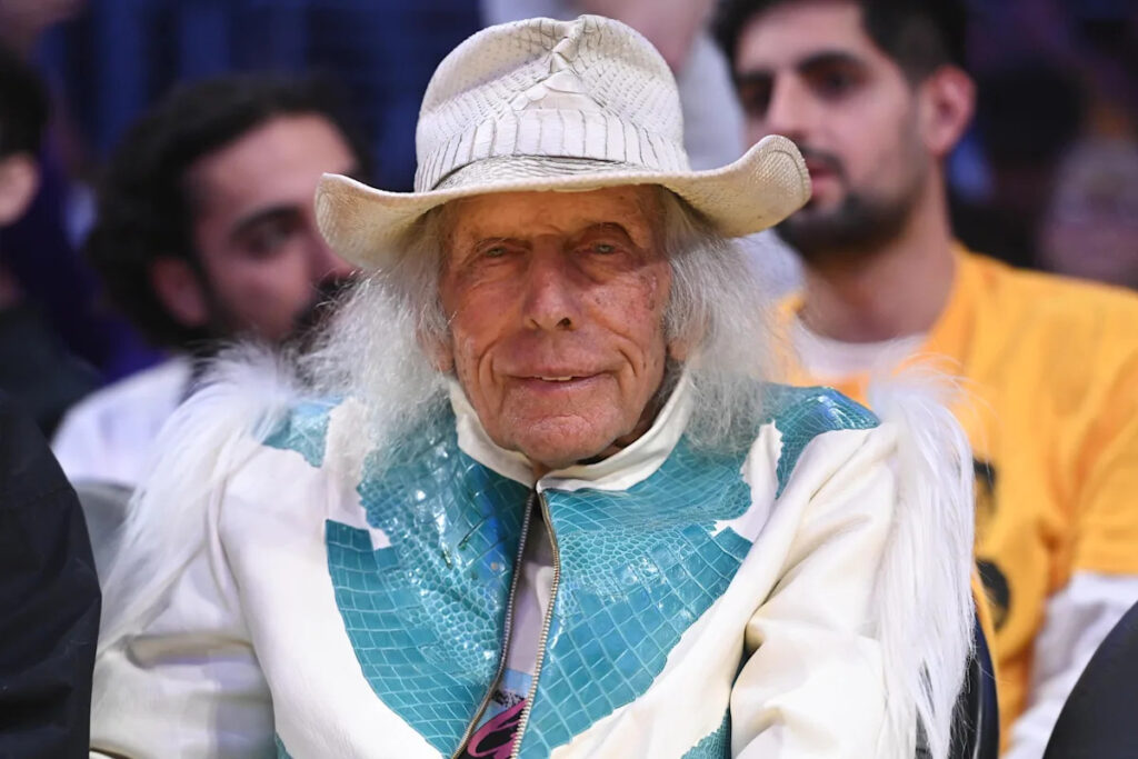 Open Thread: NBA super fan James Goldstein seen on vacation in a Spurs t-shirt Open Thread: NBA super fan James Goldstein seen on vacation in a Spurs t-shirt