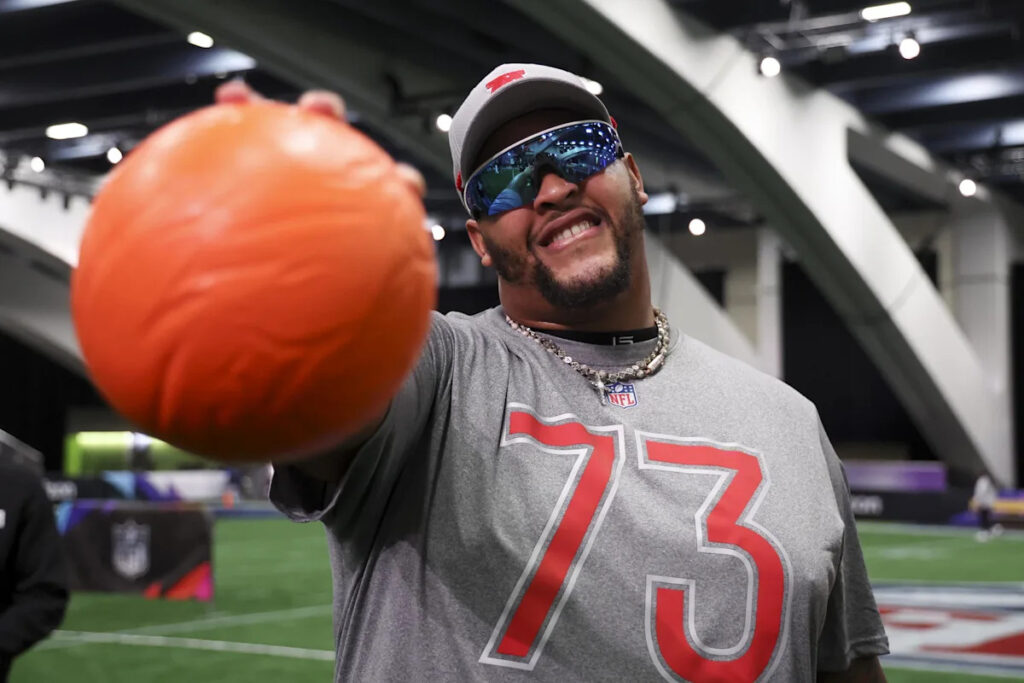 Bills left tackle Dion Dawkins comes included in NFL’s Top 100 Players of 2026