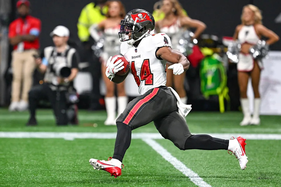 ATLANTA, GA Ð OCTOBER 03: Tampa Bay running back Sean Tucker (44) returns a kick during the NFL game between the Tampa Bay Buccaneers and the Atlanta Falcons on October 3rd, 2024 at Mercedes-Benz Stadium in Atlanta, GA. (Photo by Rich von Biberstein/Icon Sportswire)