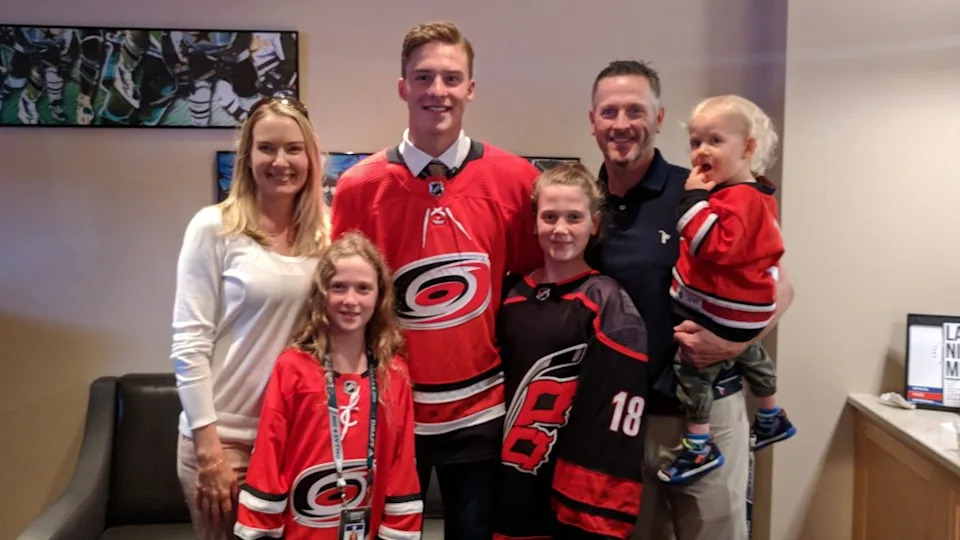 Veruschka Dundon (L) Hurricanes player <a class="link " href="https://sports.yahoo.com/nhl/players/7900/" data-i13n="sec:content-canvas;subsec:anchor_text;elm:context_link" data-ylk="slk:Andrei Svechnikov;sec:content-canvas;subsec:anchor_text;elm:context_link;itc:0" data-yga="{"yLinkElement":"context_link","yModuleName":"content-canvas","yLinkText":"Andrei Svechnikov","ySubModuleName":"anchor_text","yHasCommerce":false}">Andrei Svechnikov</a> (Center) Tom Dundon (2nd Right) posing with his family @TDCanes/X