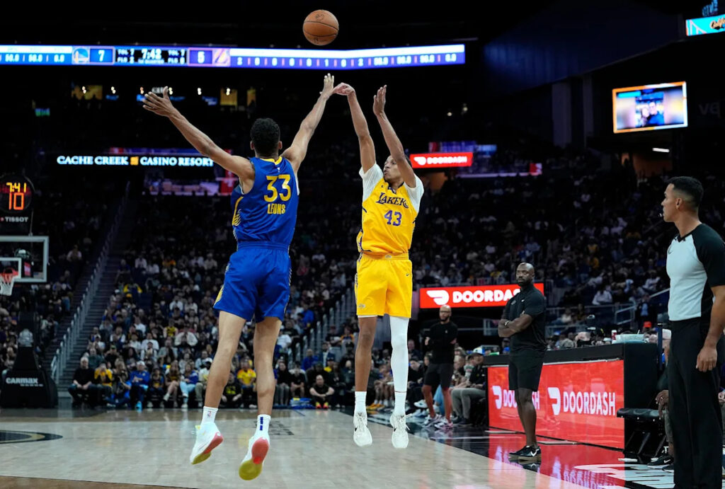 Lakers blown out by Warriors in California Classic