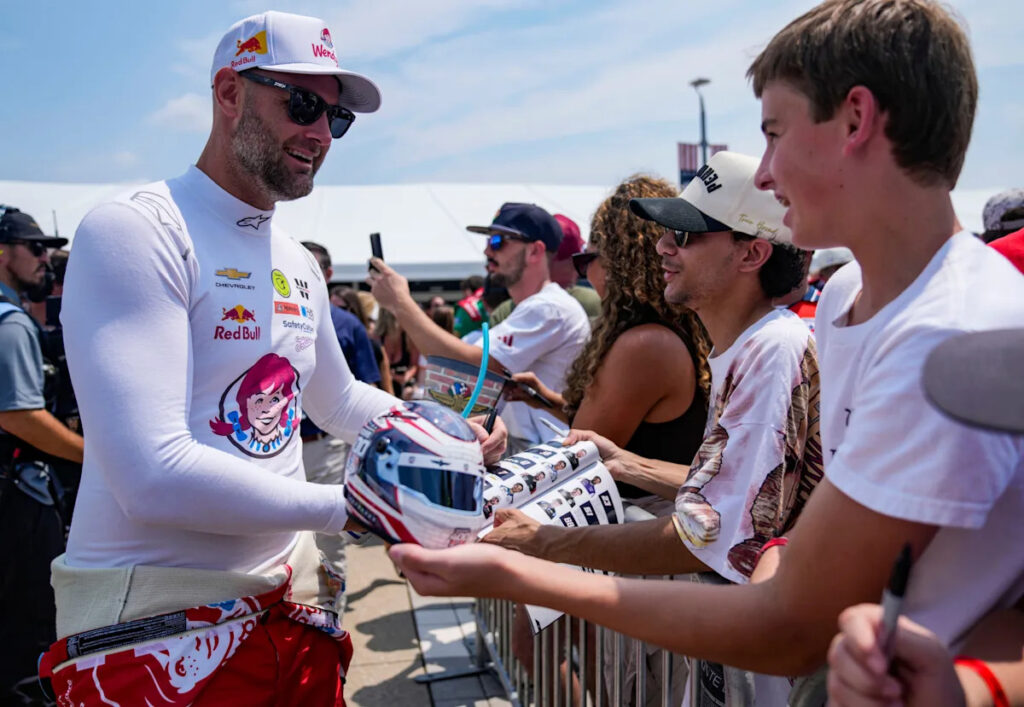Shane van Gisbergen tries to re-install steering wheel during NASCAR Indianapolis race Shane van Gisbergen tries to re-install steering wheel during NASCAR Indianapolis race