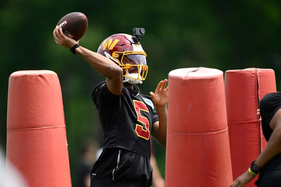 Washington Commanders quarterback Jayden Daniels works out during NFL football practice AP Photo/Nick Wass