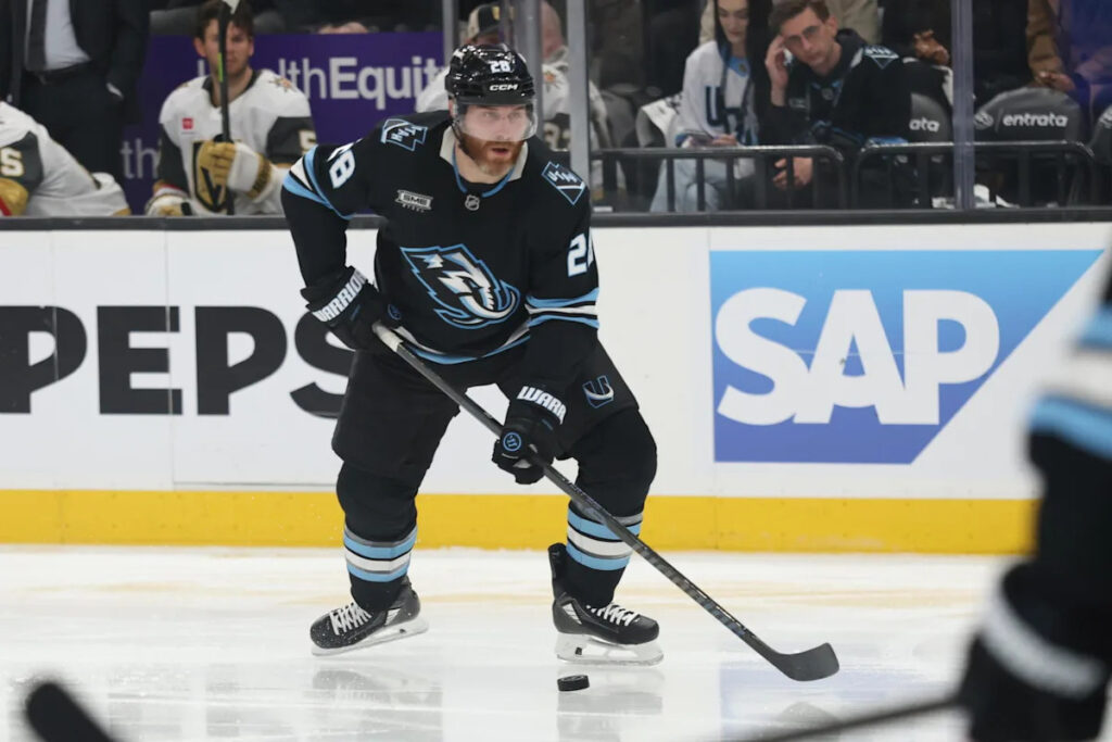 Blackhawks Made A Smart Move Signing This Veteran Defender Blackhawks Made A Smart Move Signing This Veteran Defender