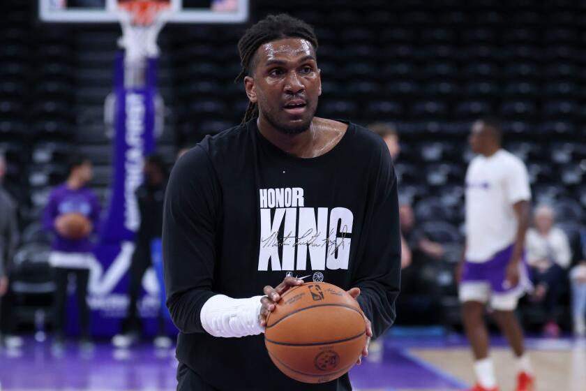 Lakers land their backup center in veteran Kevon Looney Lakers land their backup center in veteran Kevon Looney