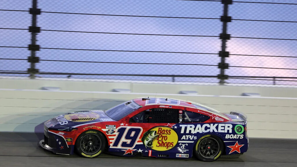 Briscoe holds off Bell in NASCAR’s return to Chicagoland Speedway