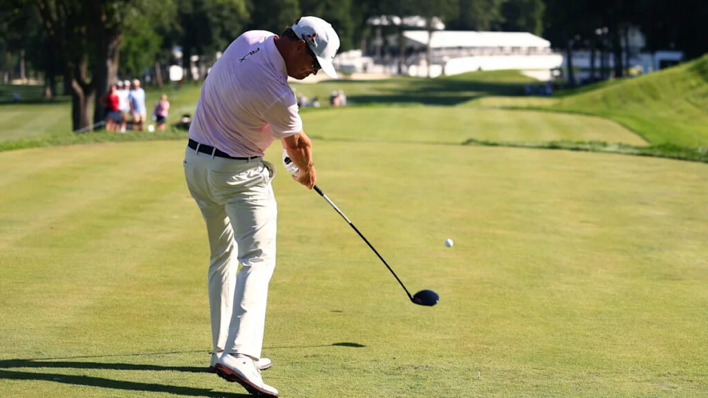 Scorching late: Zach Johnson overcomes heat to card mistake-free back nine at Deere Run