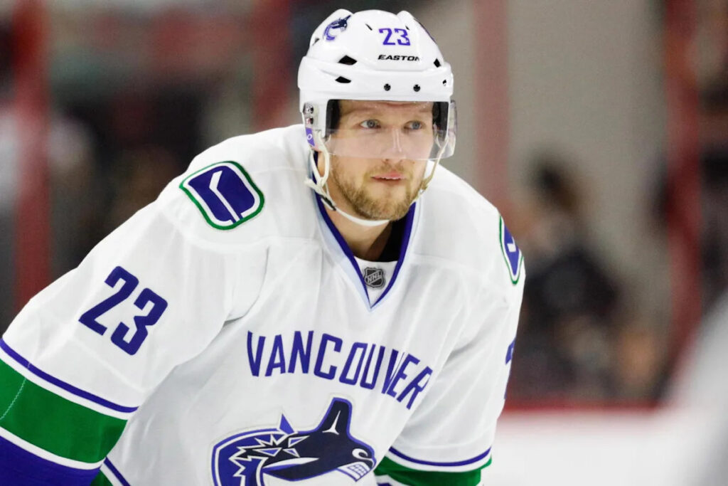 Canucks Bring Back Edler To The Organization