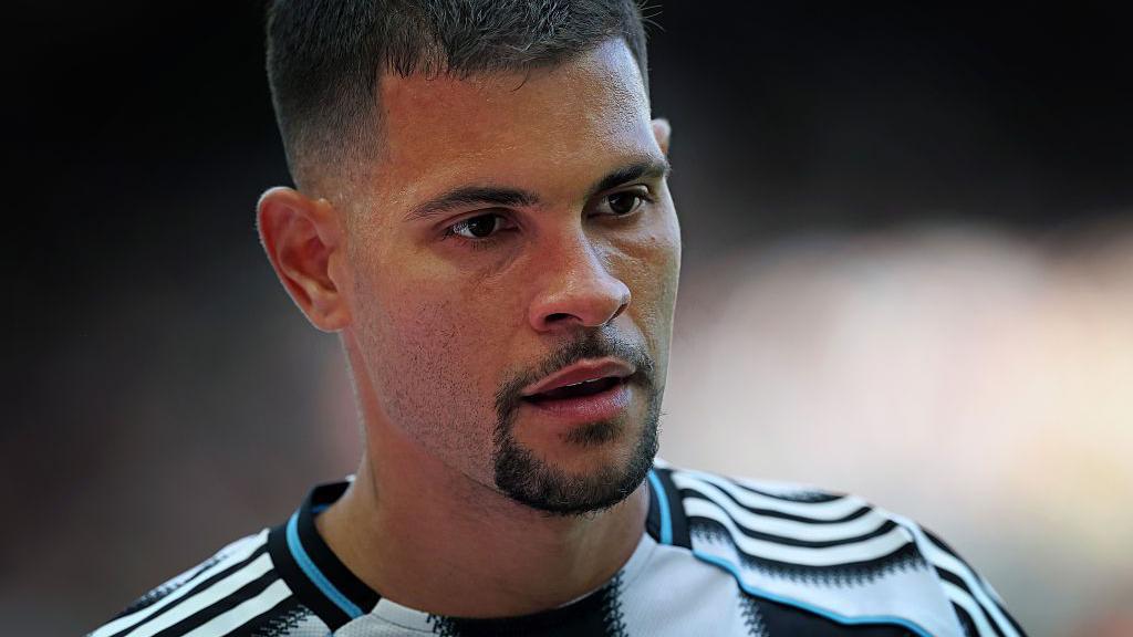 Arsenal set to make £70m bid for Newcastle’s Guimaraes Arsenal set to make £70m bid for Newcastle’s Guimaraes