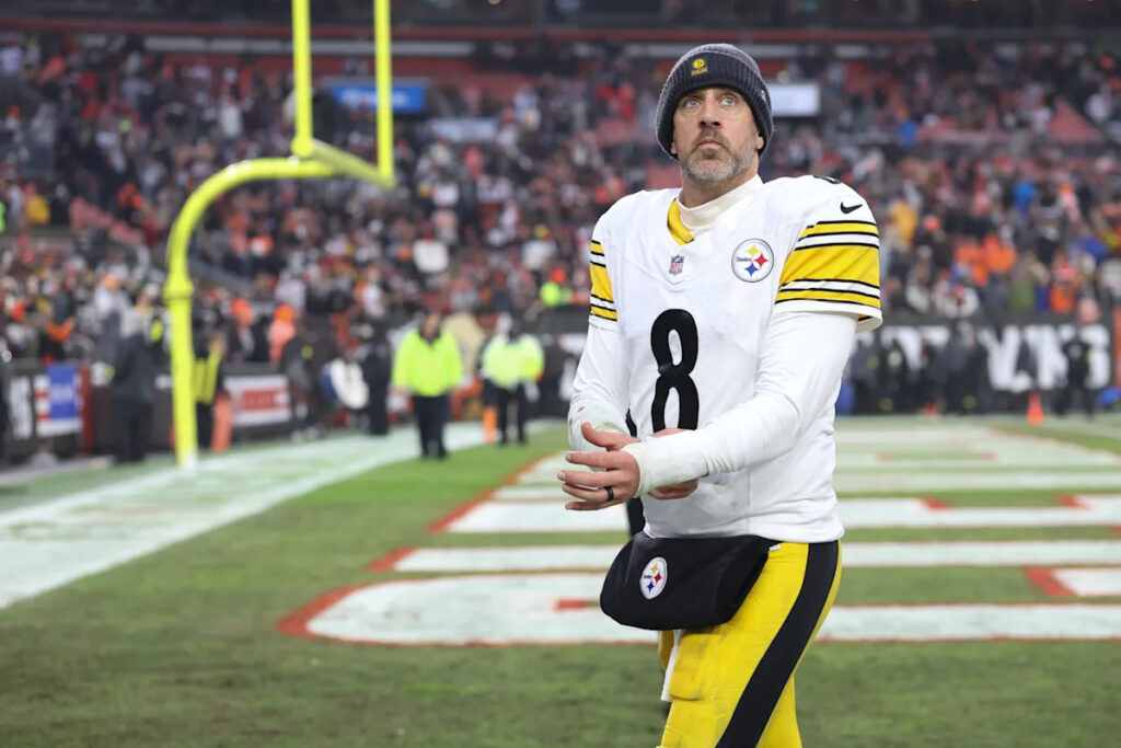 Aaron Rodgers shares family photos, appears to have mended fences with estranged parents, brother Aaron Rodgers shares family photos, appears to have mended fences with estranged parents, brother