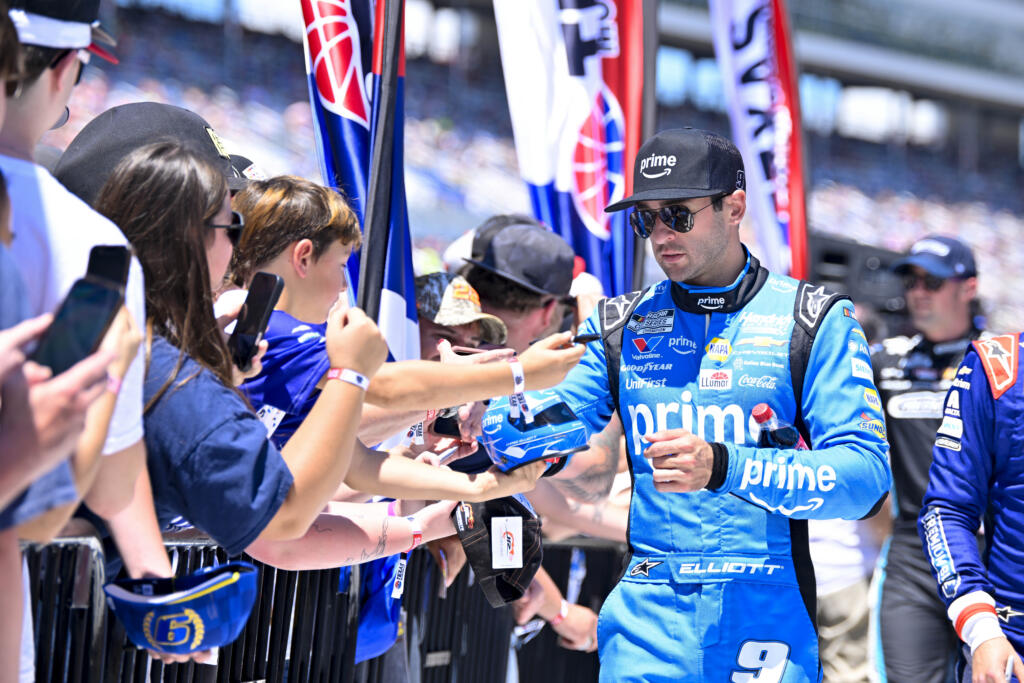 Chase Elliott Just Choked to an O’Reilly Lifer at Chicagoland Chase Elliott Just Choked to an O’Reilly Lifer at Chicagoland