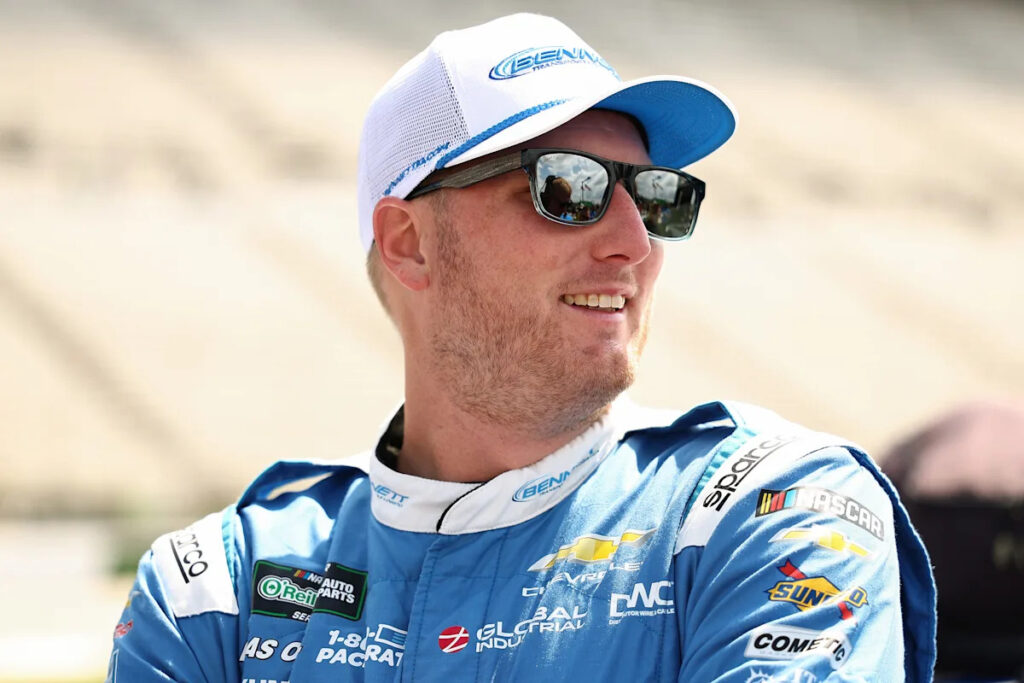 Shane van Gisbergen, Austin Hill remain tight-lipped on feud after NASCAR hauler meeting