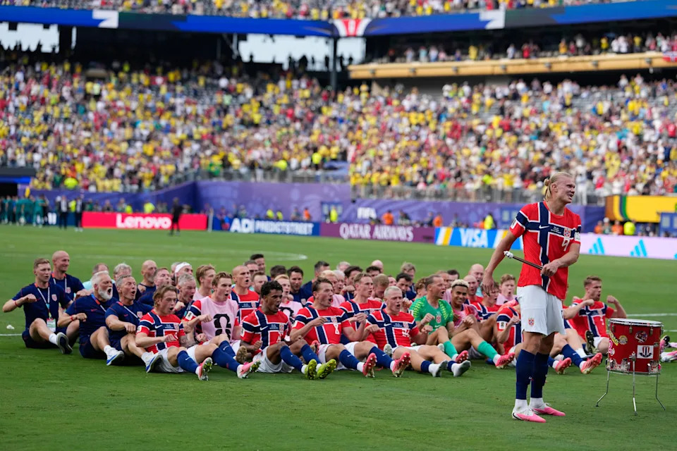 Norway's Erling Haaland (9) leads the team as they participate in a viking boat row after the World Cup round of 16 soccer match between Brazil and Norway in East Rutherford, N.J., near New York, Sunday, July 5, 2026. (AP Photo/Frank Franklin II)