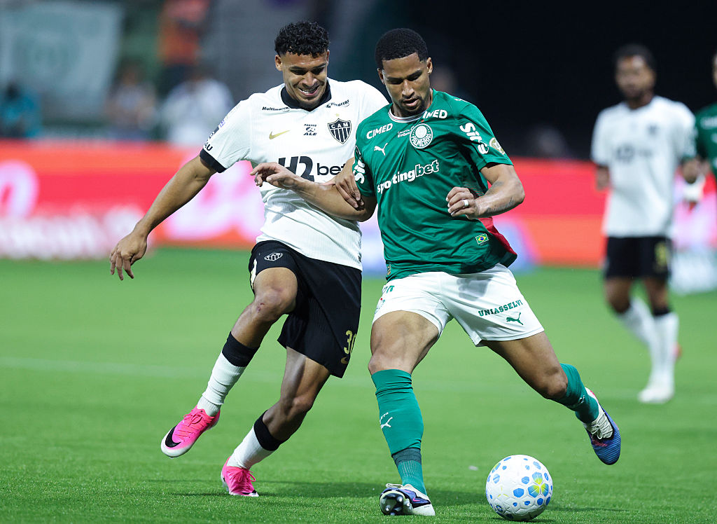 🤯 Palmeiras v Atlético has absurd goalkeeper howler, see what happened 🎥 🤯 Palmeiras v Atlético has absurd goalkeeper howler, see what happened 🎥