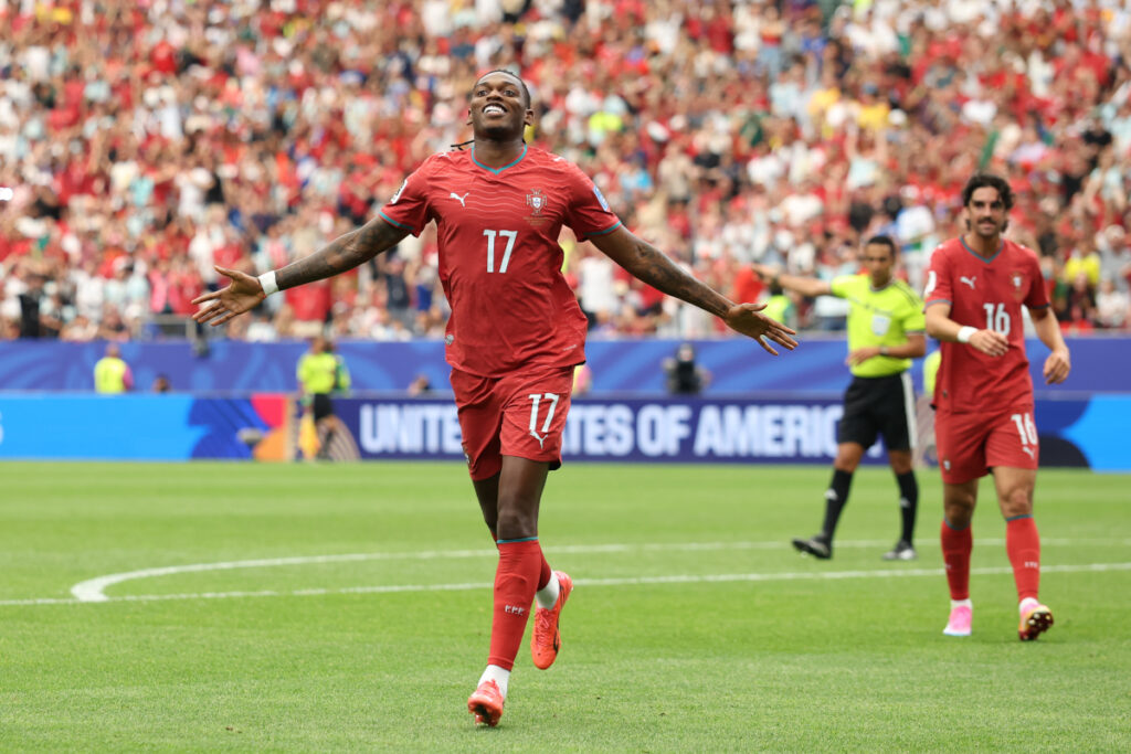 Rafael Leao drops Galatasaray and Fenerbahce hints, scrubs Milan from profile