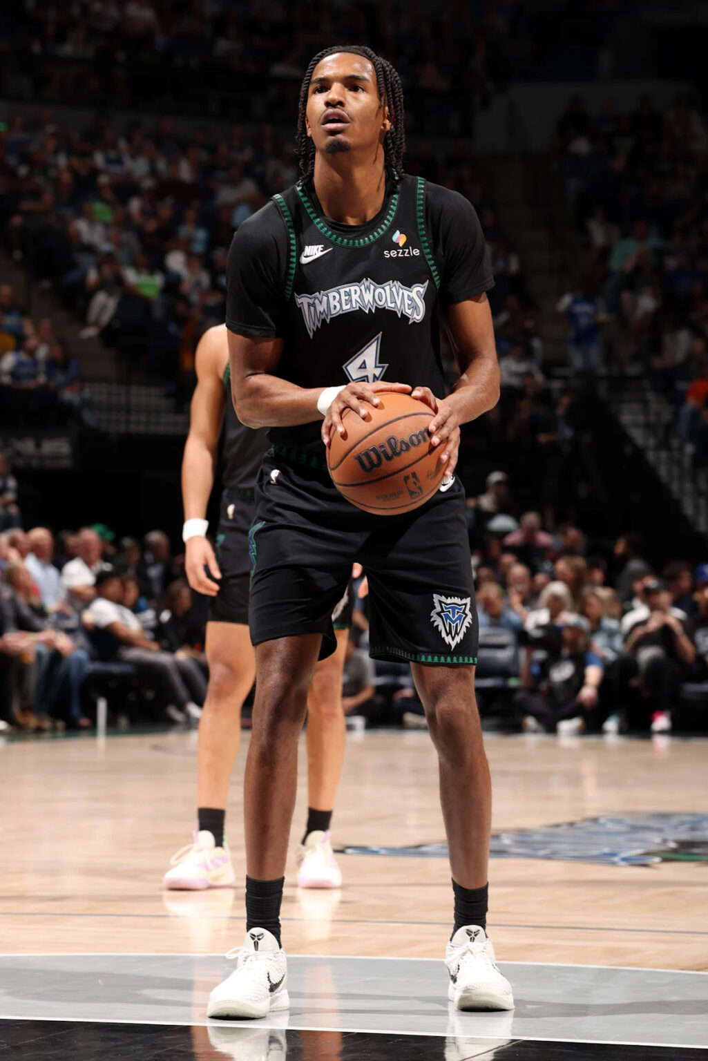 Rockets sign forward Julian Phillips